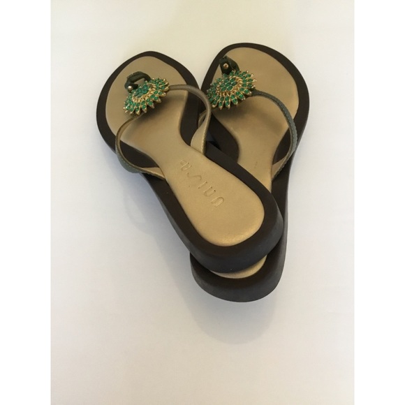 unisa thong sandals
